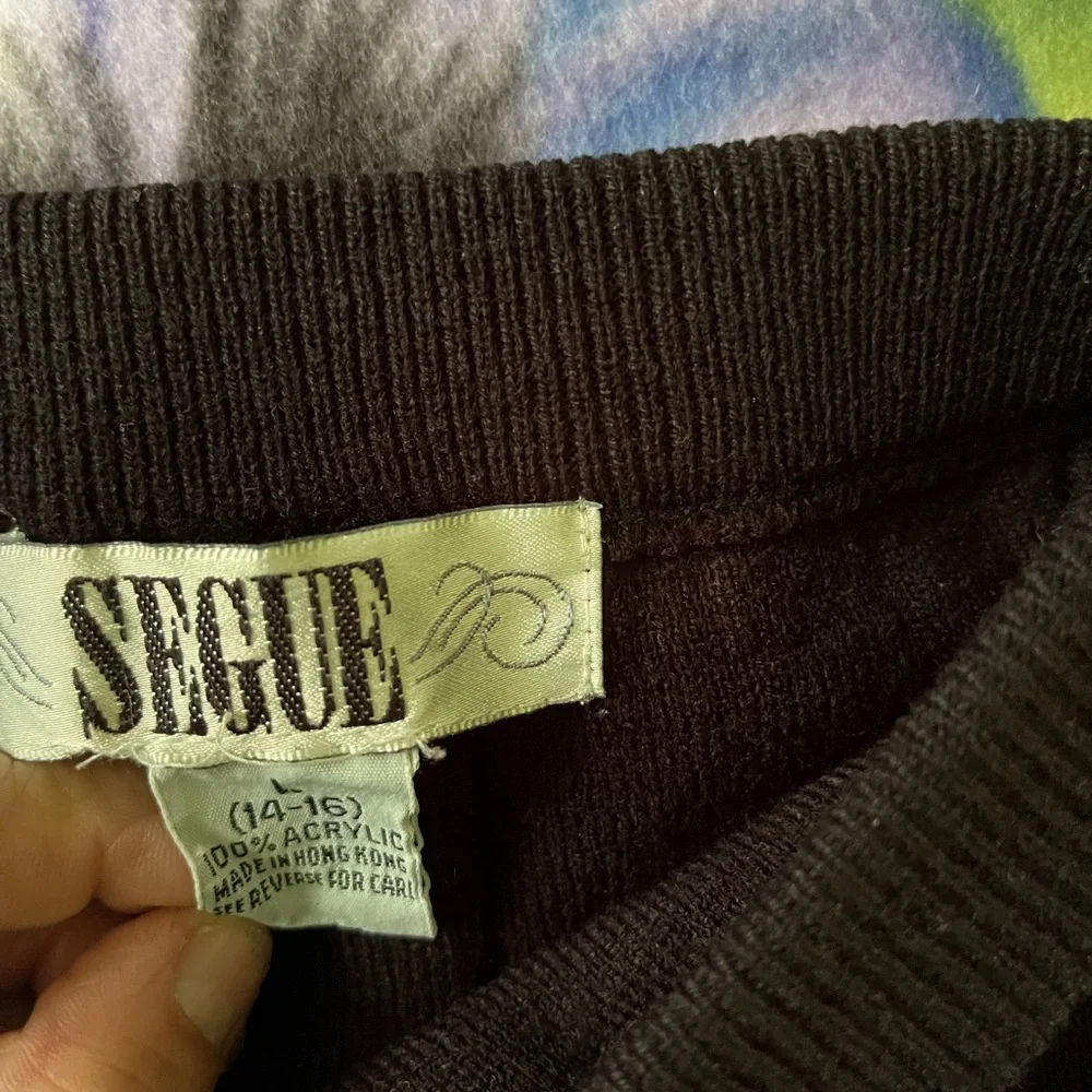 Elegant Black Skirt with 3 gold buttons at the bottom.  Size Large - Picture 6 of 6